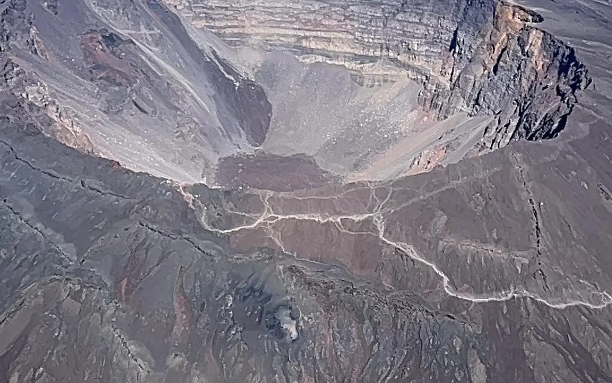 Der Krater des Piton de la Fournaise aus dem Helikopter gesehen